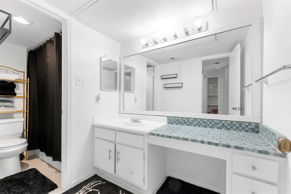 2100 Tanglewilde Street #614 Houston, TX 77063