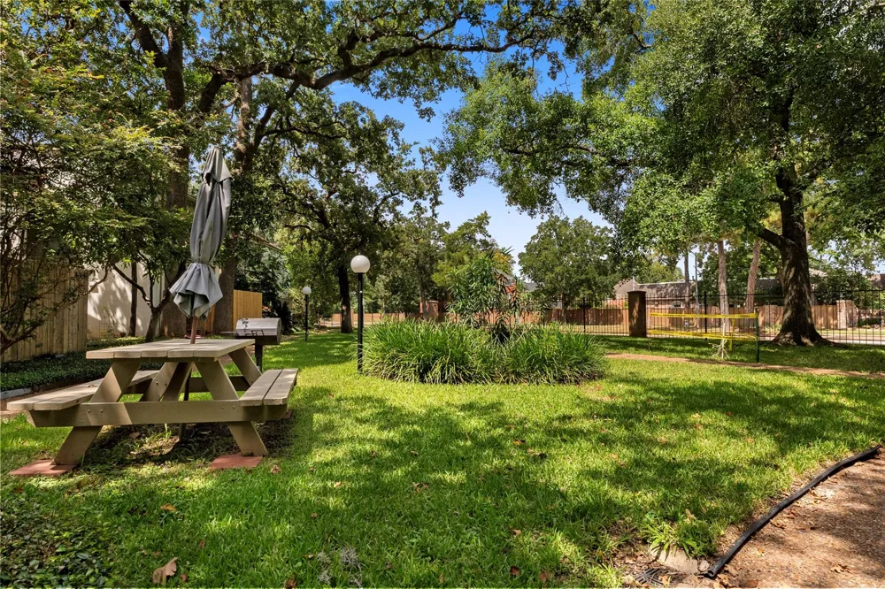 2100 Tanglewilde Street #614 Houston, TX 77063