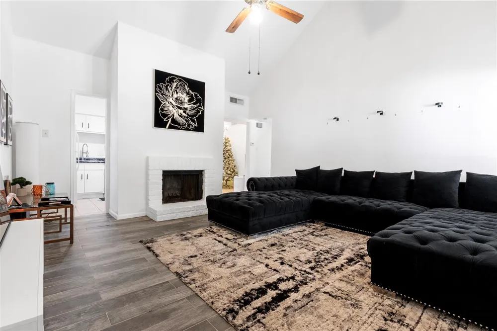 2100 Tanglewilde Street #614 Houston, TX 77063