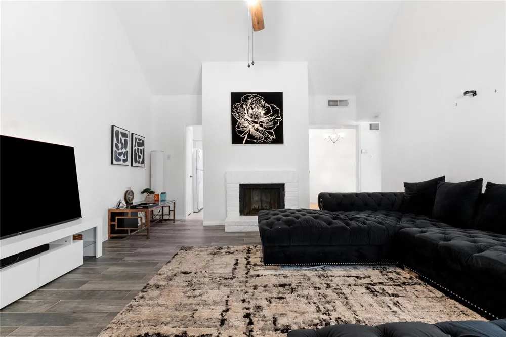 2100 Tanglewilde Street #614 Houston, TX 77063