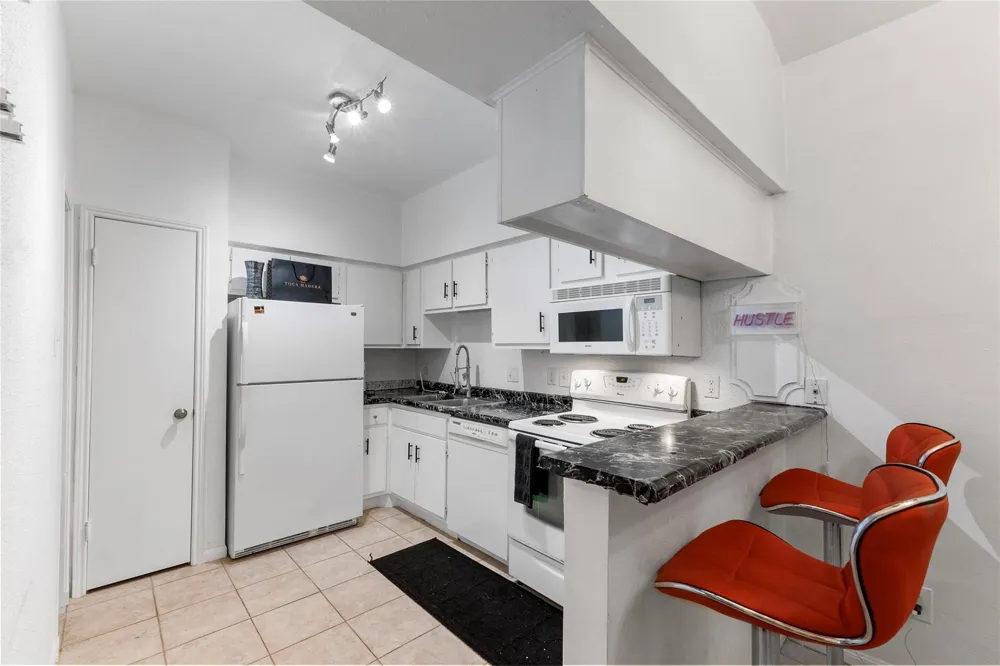 2100 Tanglewilde Street #614 Houston, TX 77063