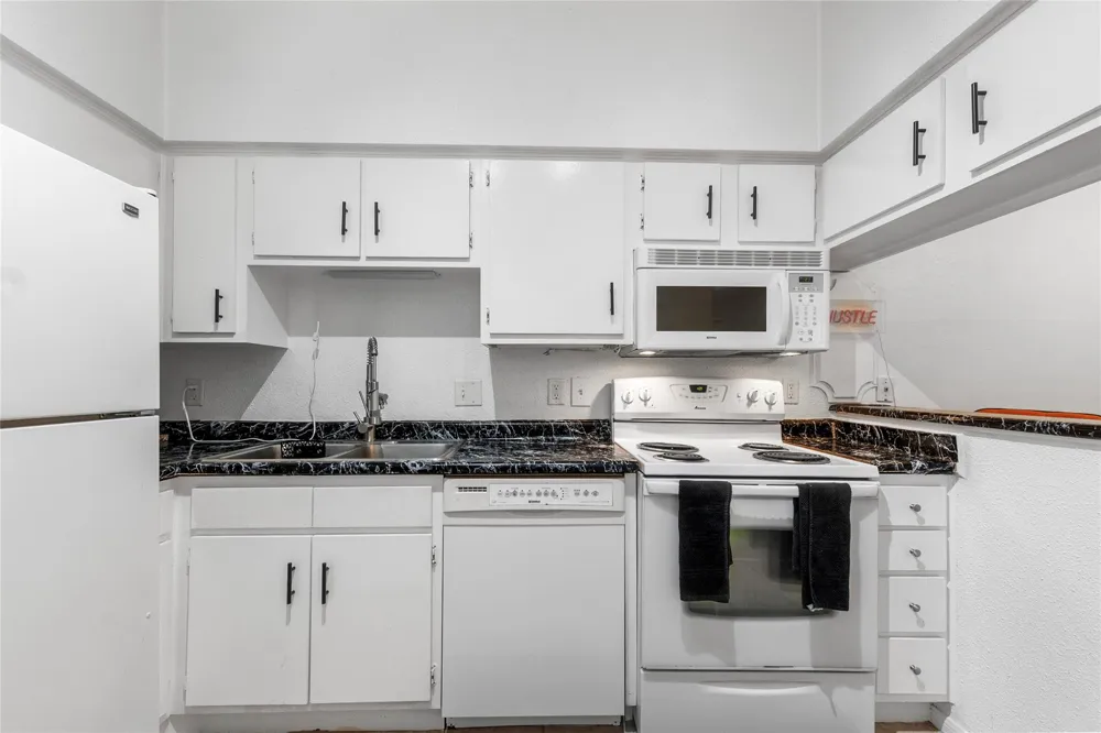 2100 Tanglewilde Street #614 Houston, TX 77063