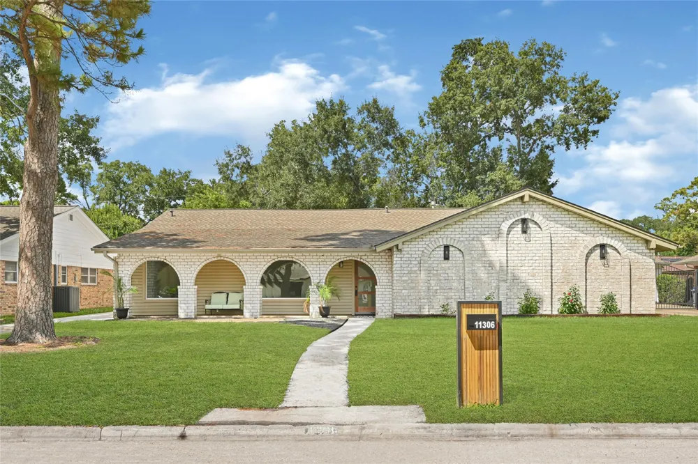 11306 Valley Spring Drive Houston, TX 77043