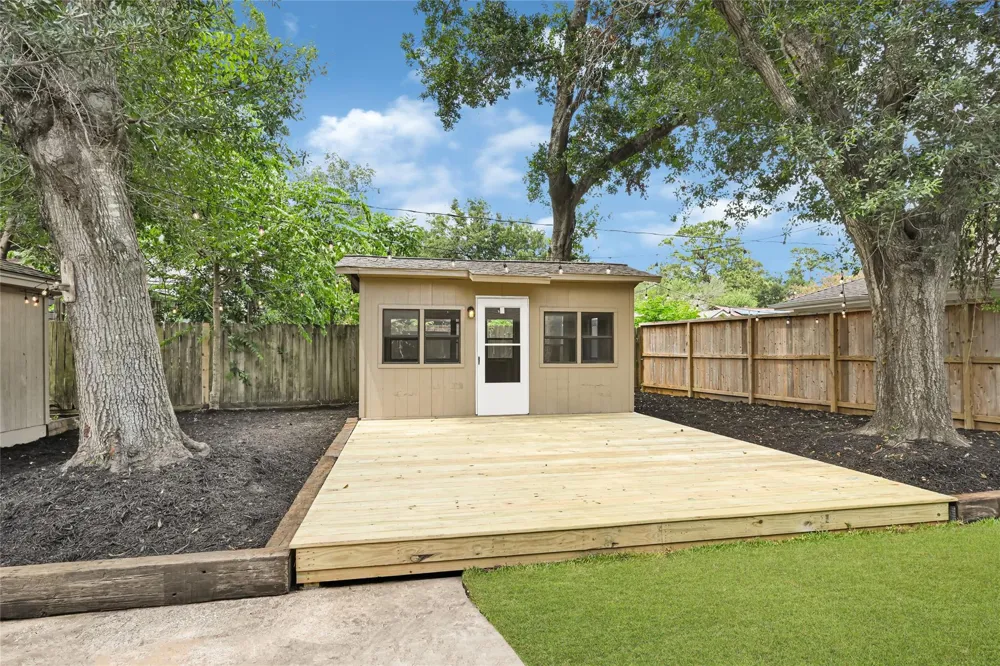 11306 Valley Spring Drive Houston, TX 77043