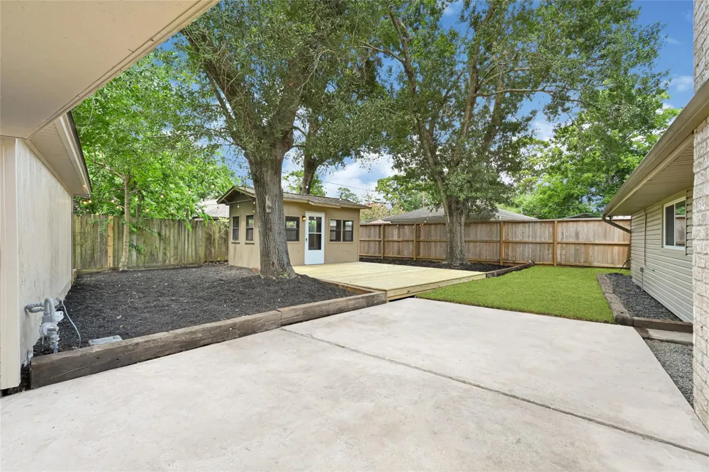 11306 Valley Spring Drive Houston, TX 77043