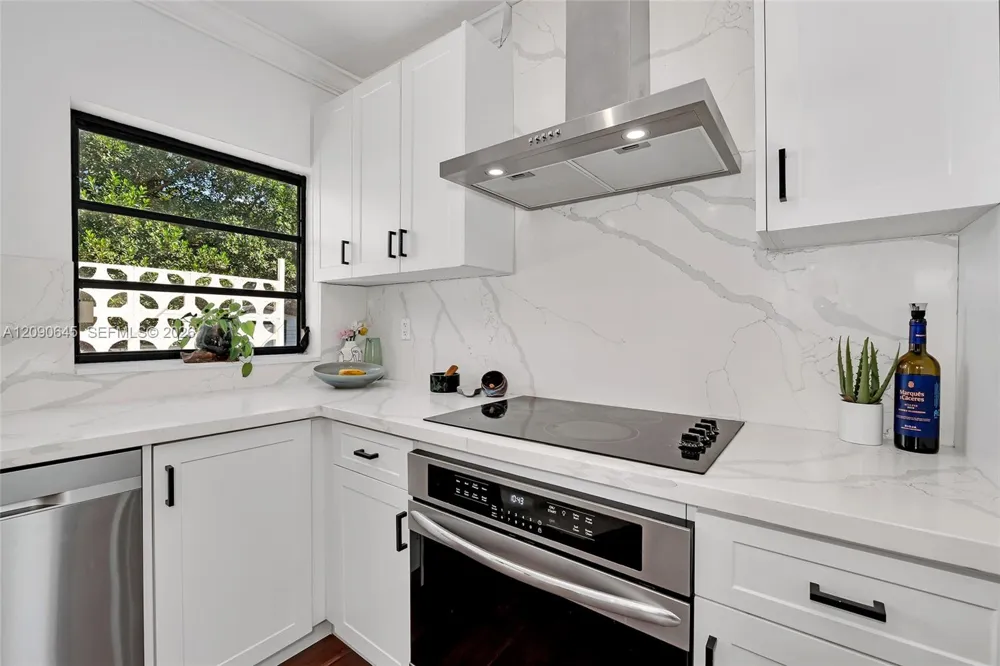 6751 SW 30th St Miami, FL 33155