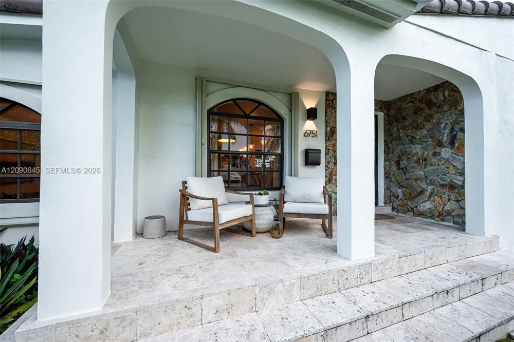 6751 SW 30th St Miami, FL 33155