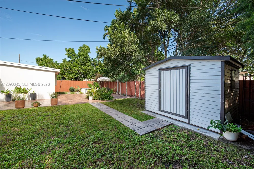 6751 SW 30th St Miami, FL 33155