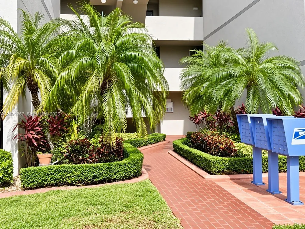 13255 SW 88th Ln #402-CS Miami, FL 33186