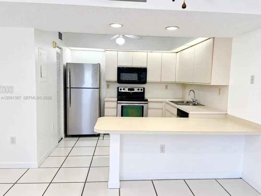 13255 SW 88th Ln #402-CS Miami, FL 33186