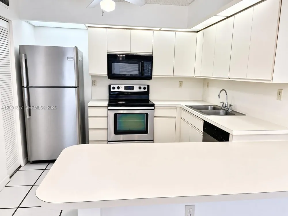 13255 SW 88th Ln #402-CS Miami, FL 33186