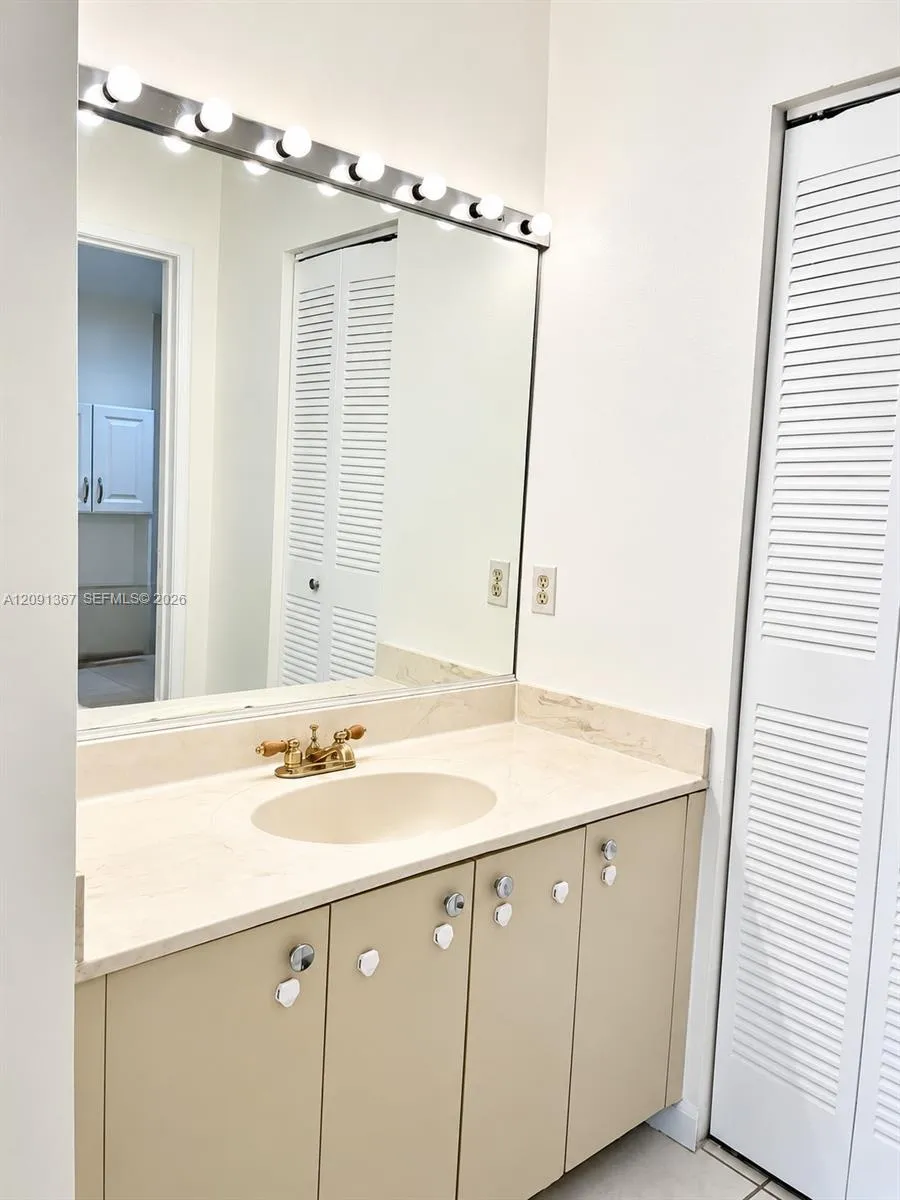 13255 SW 88th Ln #402-CS Miami, FL 33186