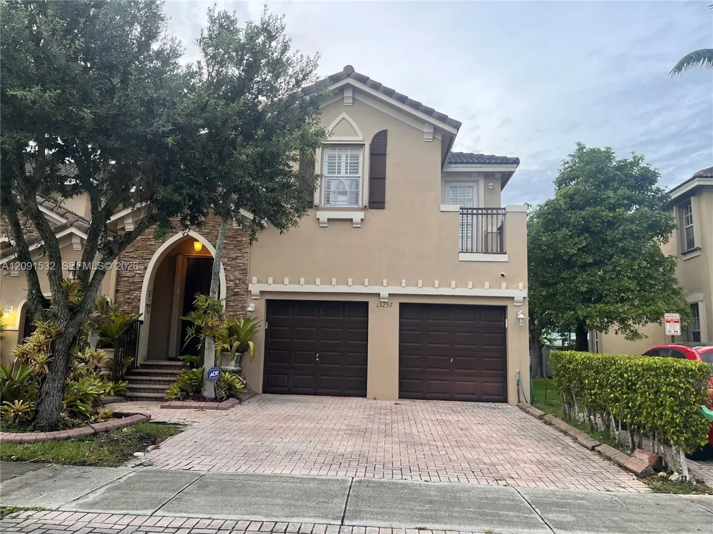 15257 SW 8th Way Miami, FL 33194