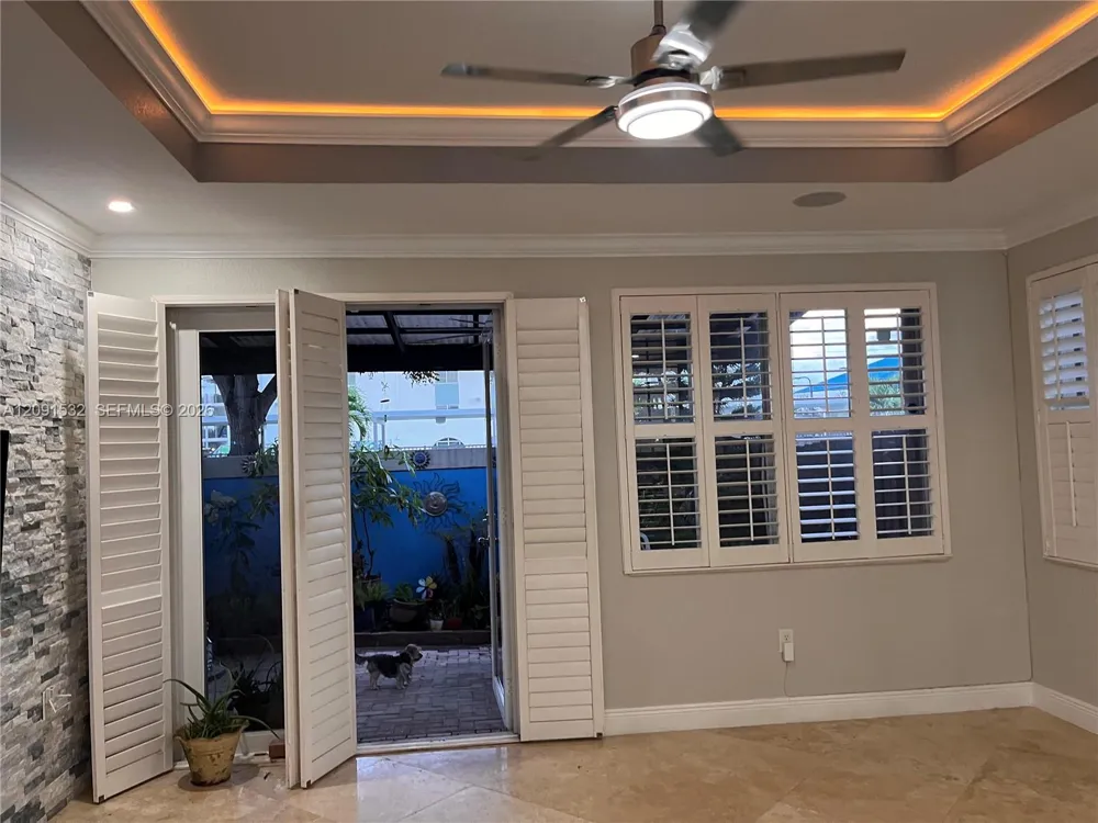 15257 SW 8th Way Miami, FL 33194