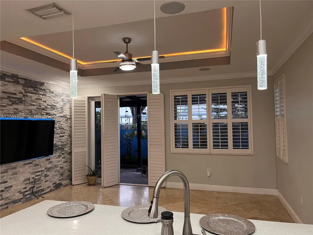15257 SW 8th Way Miami, FL 33194