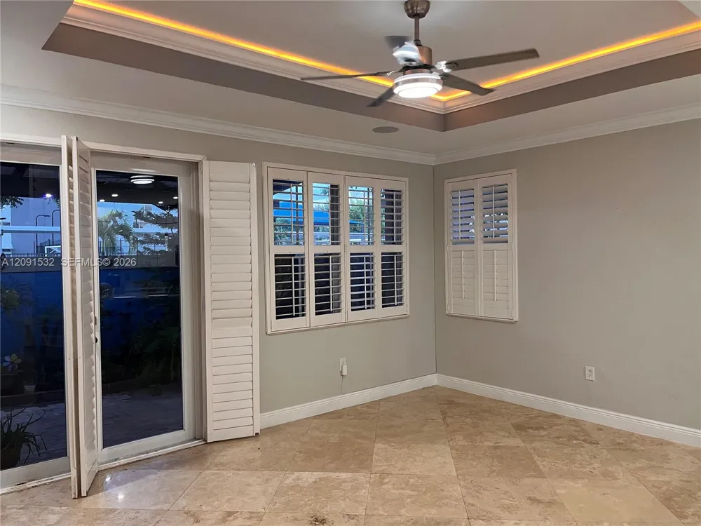 15257 SW 8th Way Miami, FL 33194