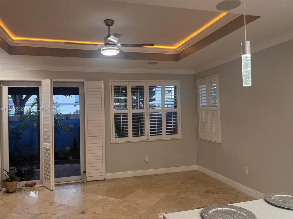 15257 SW 8th Way Miami, FL 33194