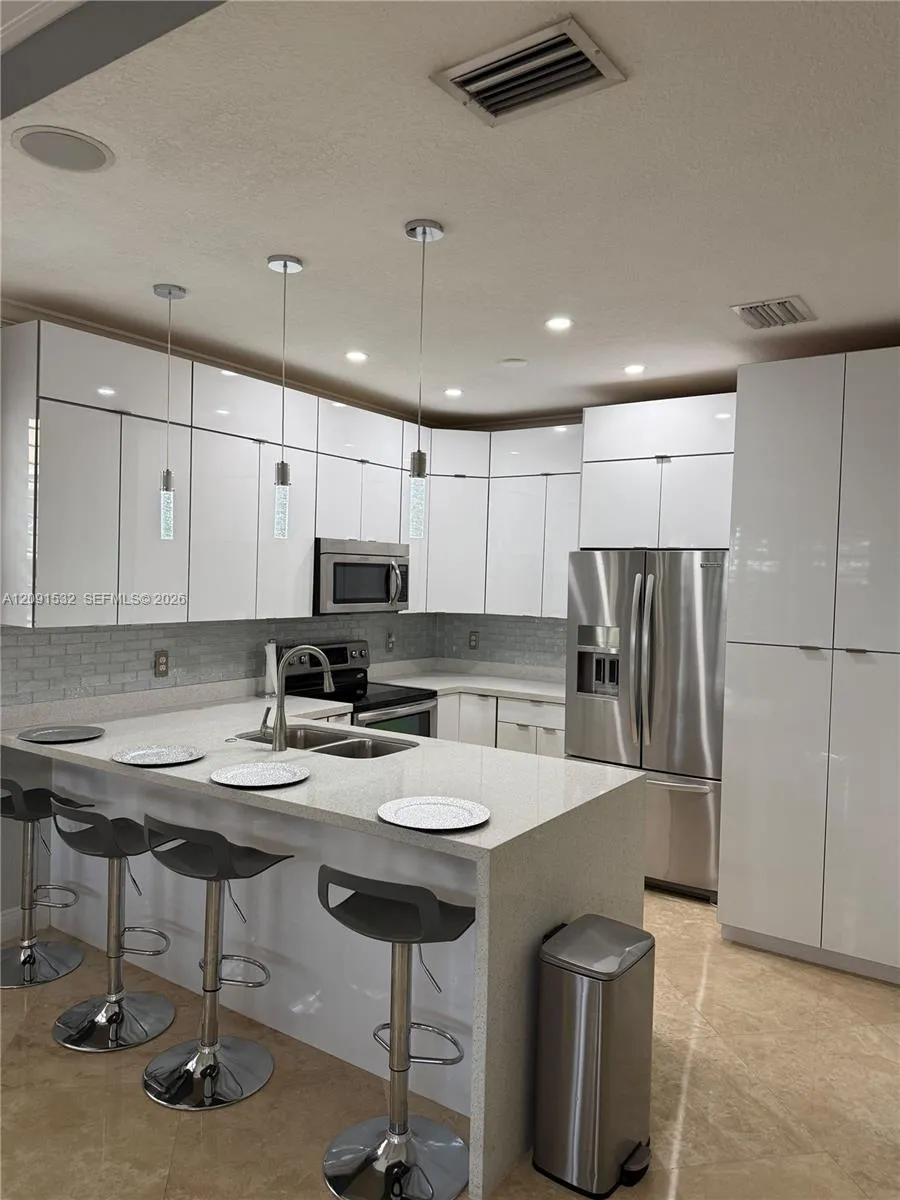 15257 SW 8th Way Miami, FL 33194