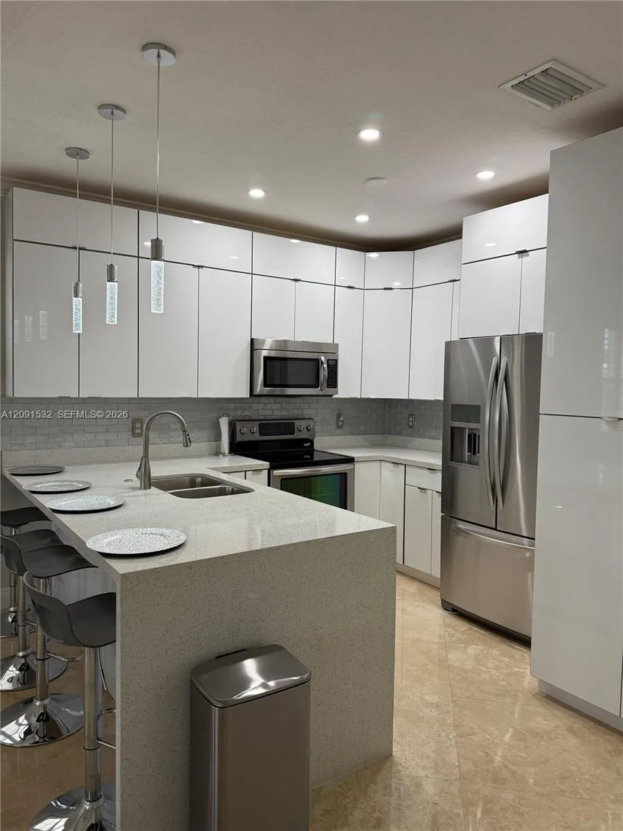 15257 SW 8th Way Miami, FL 33194