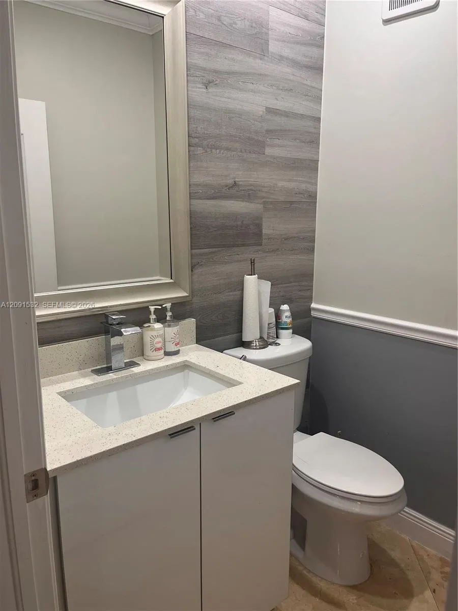 15257 SW 8th Way Miami, FL 33194