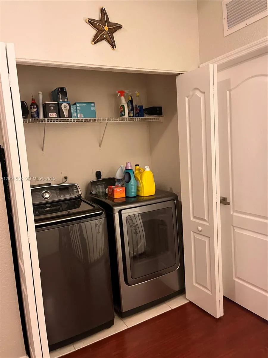 15257 SW 8th Way Miami, FL 33194