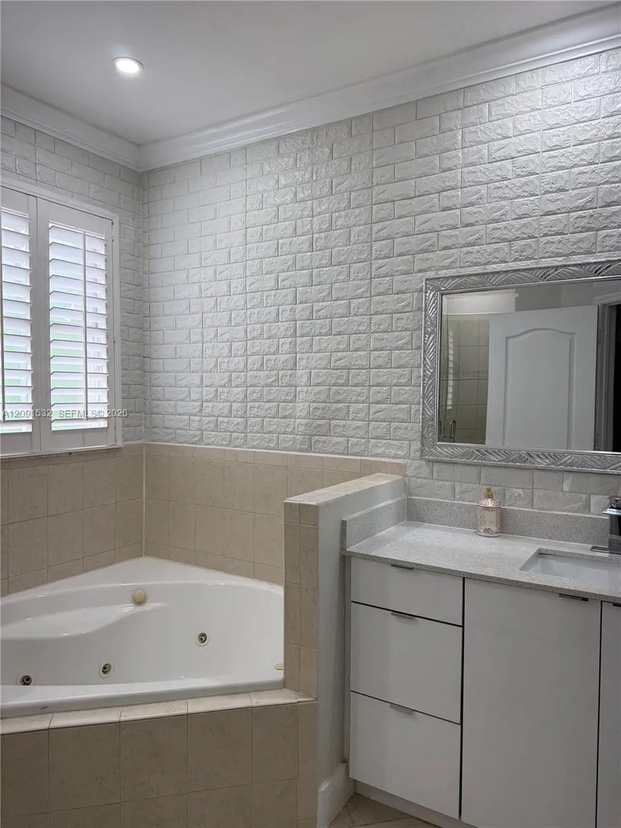 15257 SW 8th Way Miami, FL 33194