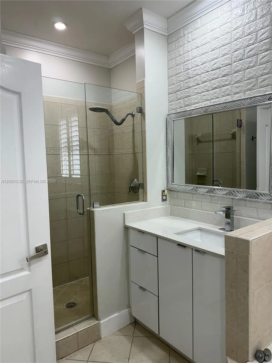 15257 SW 8th Way Miami, FL 33194