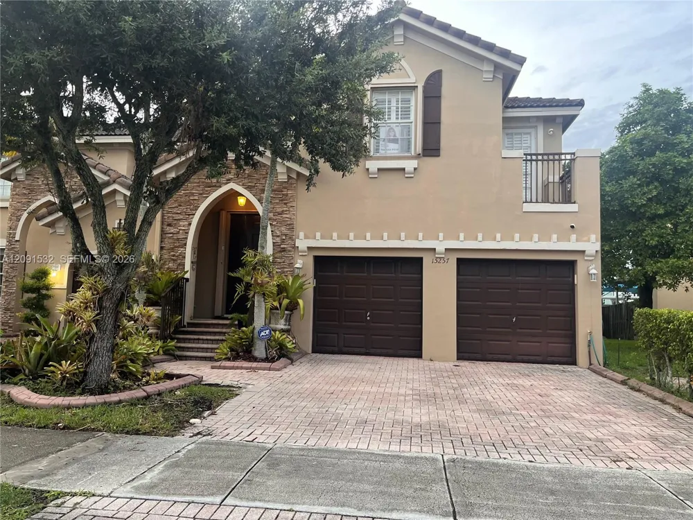 15257 SW 8th Way Miami, FL 33194