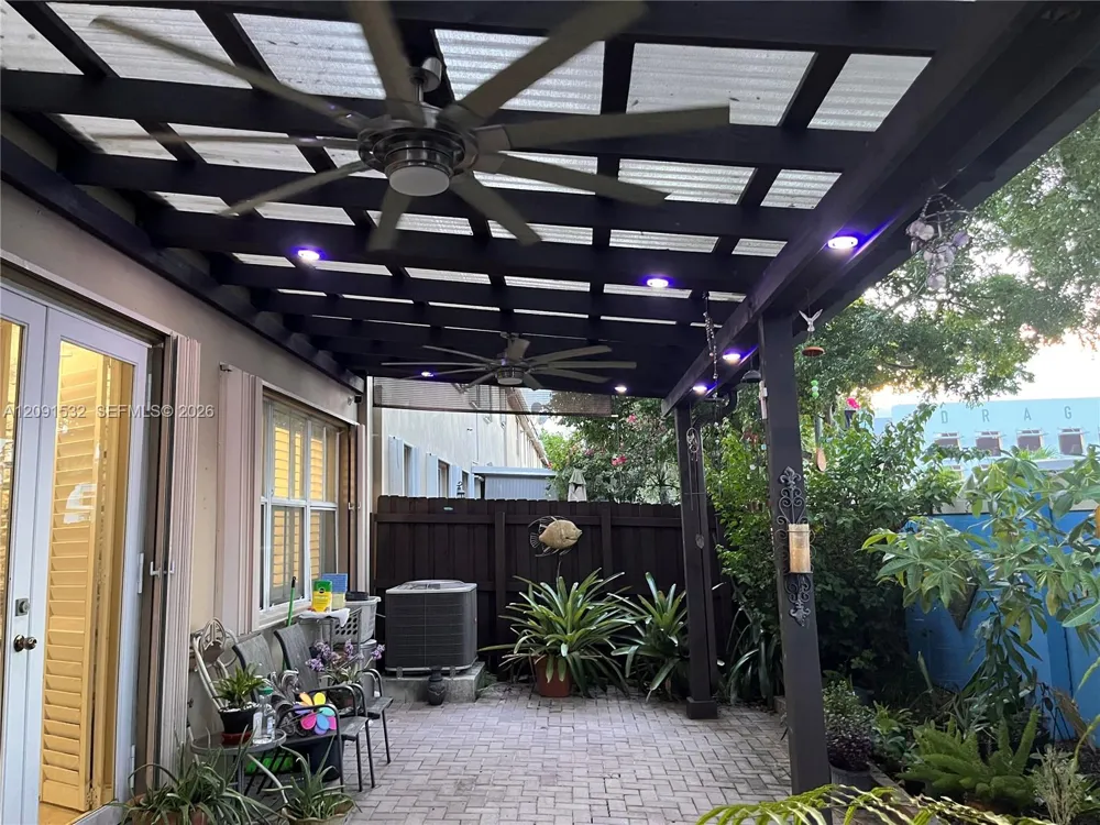 15257 SW 8th Way Miami, FL 33194