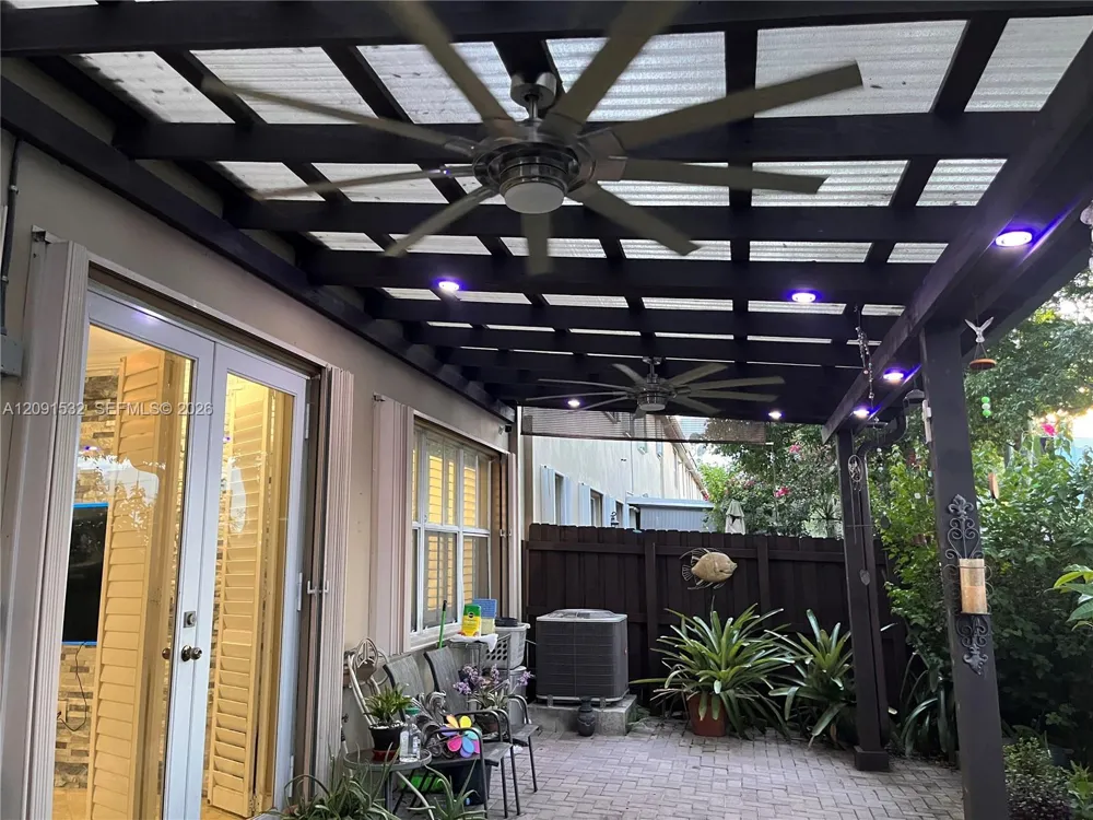 15257 SW 8th Way Miami, FL 33194