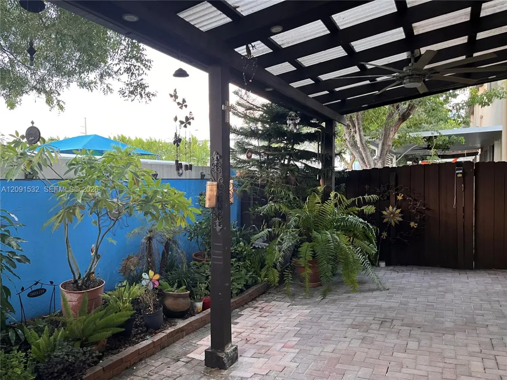 15257 SW 8th Way Miami, FL 33194