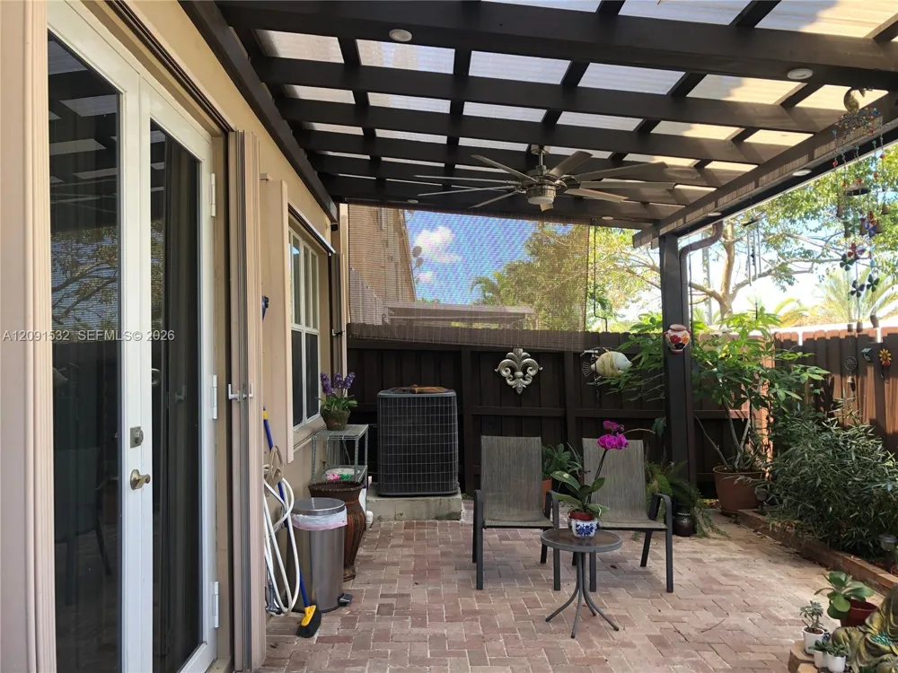 15257 SW 8th Way Miami, FL 33194