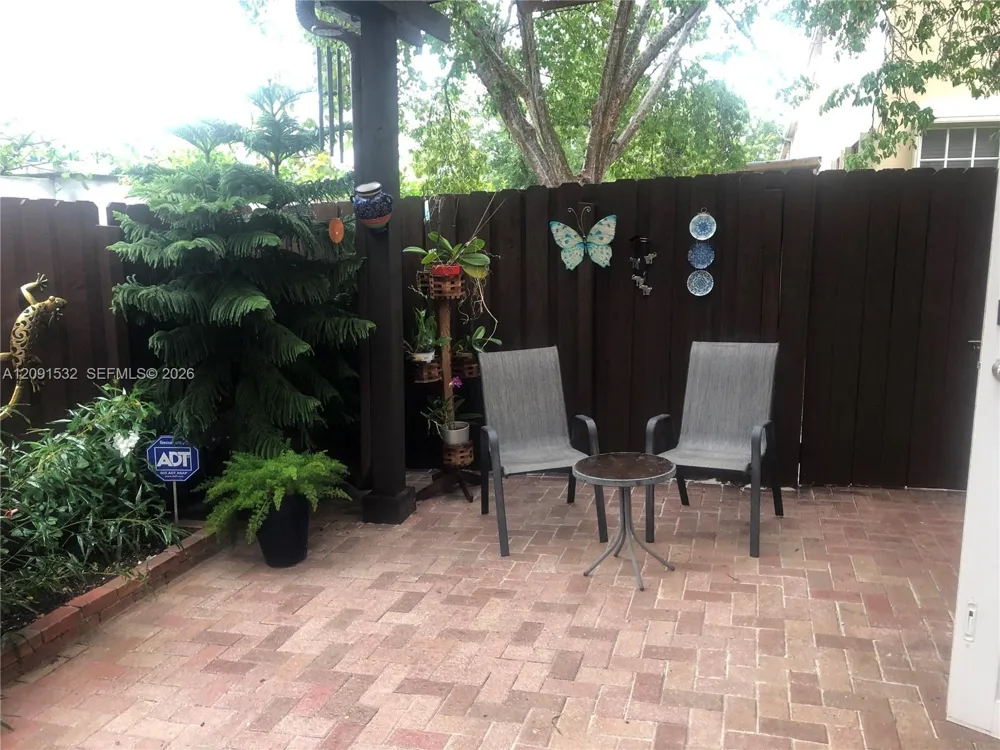 15257 SW 8th Way Miami, FL 33194