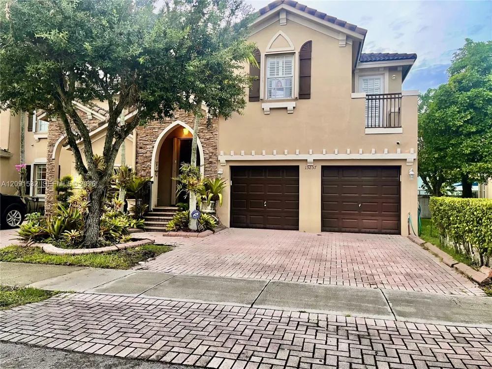 15257 SW 8th Way Miami, FL 33194