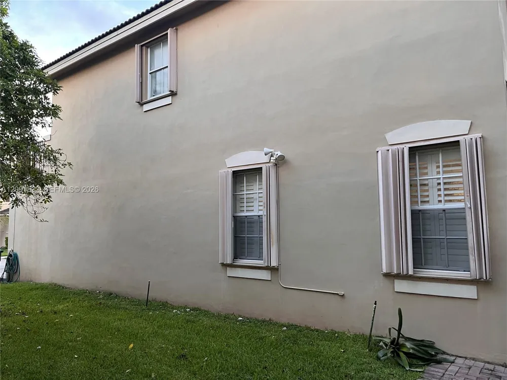 15257 SW 8th Way Miami, FL 33194