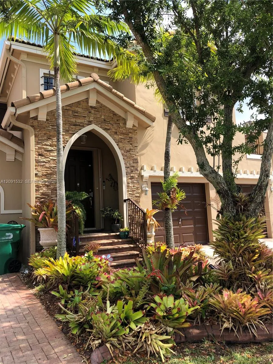 15257 SW 8th Way Miami, FL 33194