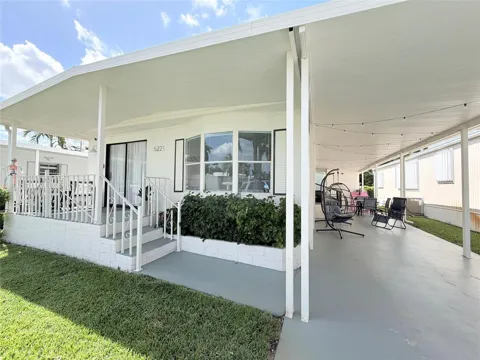 5221 SW 25th Avenue