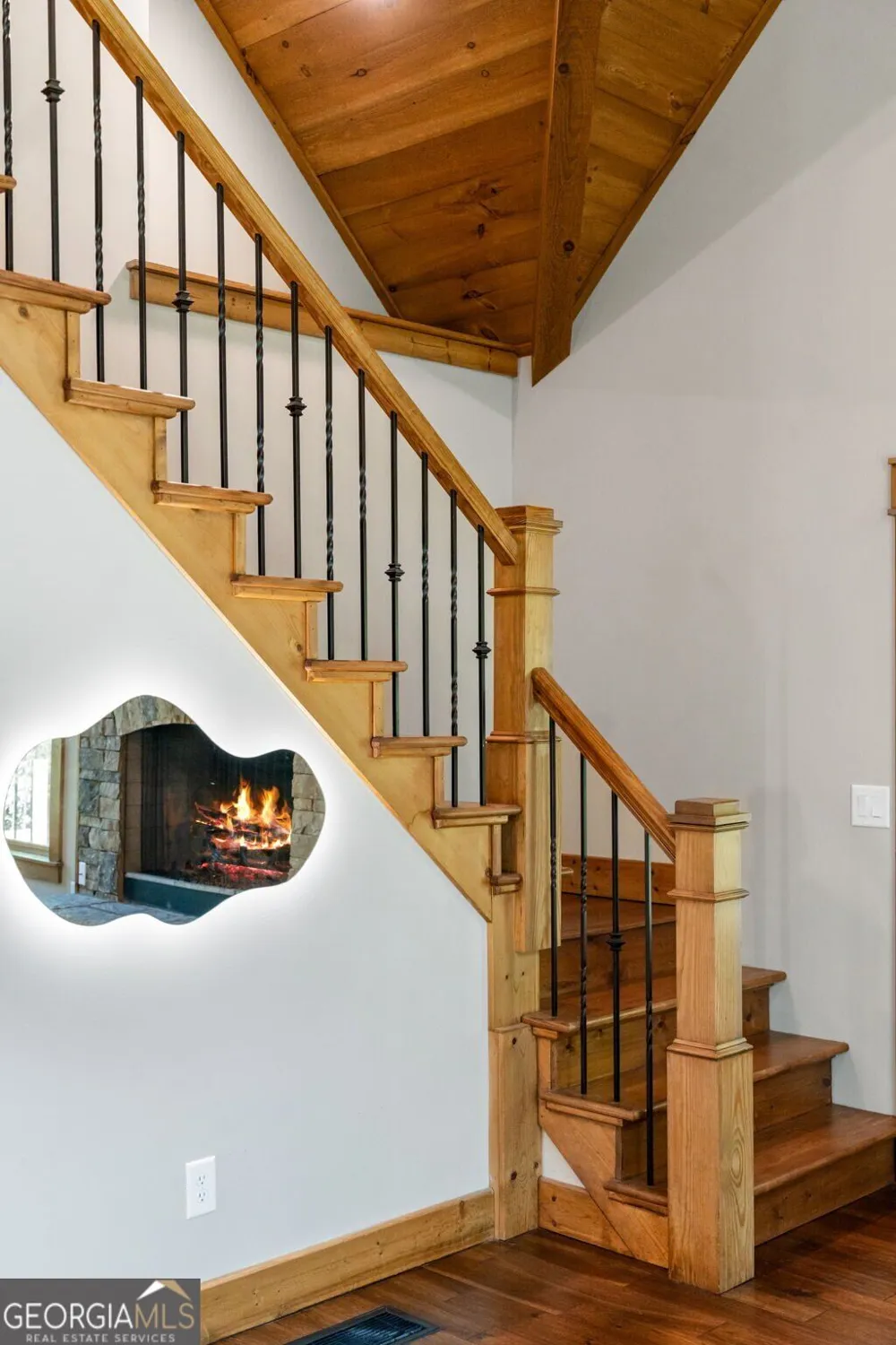 2634 Mountain Tops RD Blue Ridge, GA 30513