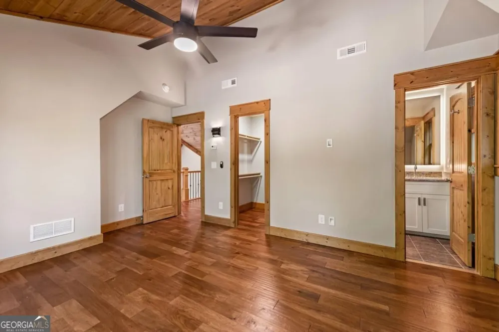2634 Mountain Tops RD Blue Ridge, GA 30513