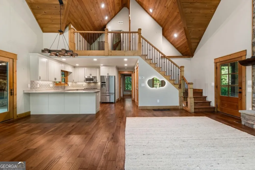 2634 Mountain Tops RD Blue Ridge, GA 30513