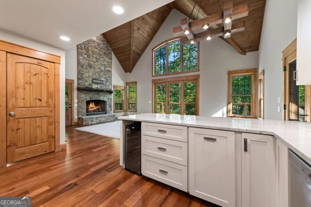 2634 Mountain Tops RD Blue Ridge, GA 30513