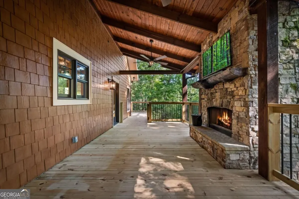 2634 Mountain Tops RD Blue Ridge, GA 30513
