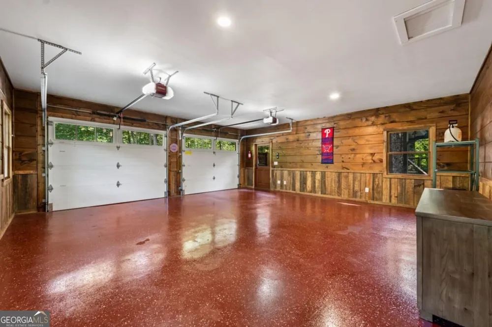 2634 Mountain Tops RD Blue Ridge, GA 30513