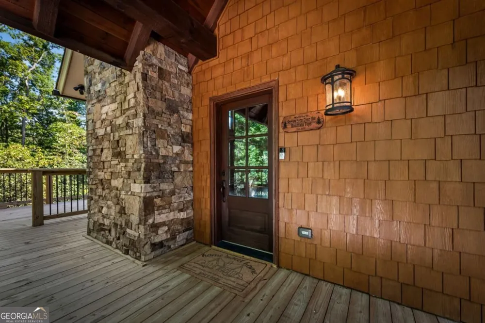 2634 Mountain Tops RD Blue Ridge, GA 30513