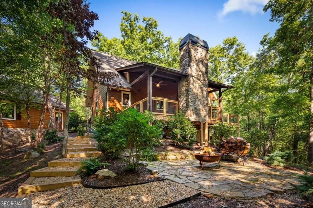 2634 Mountain Tops RD Blue Ridge, GA 30513