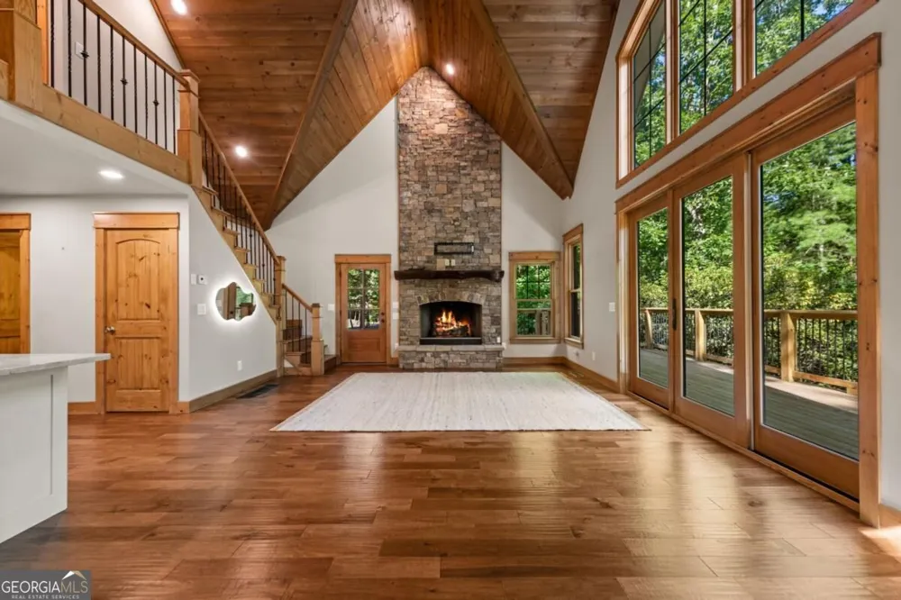 2634 Mountain Tops RD Blue Ridge, GA 30513