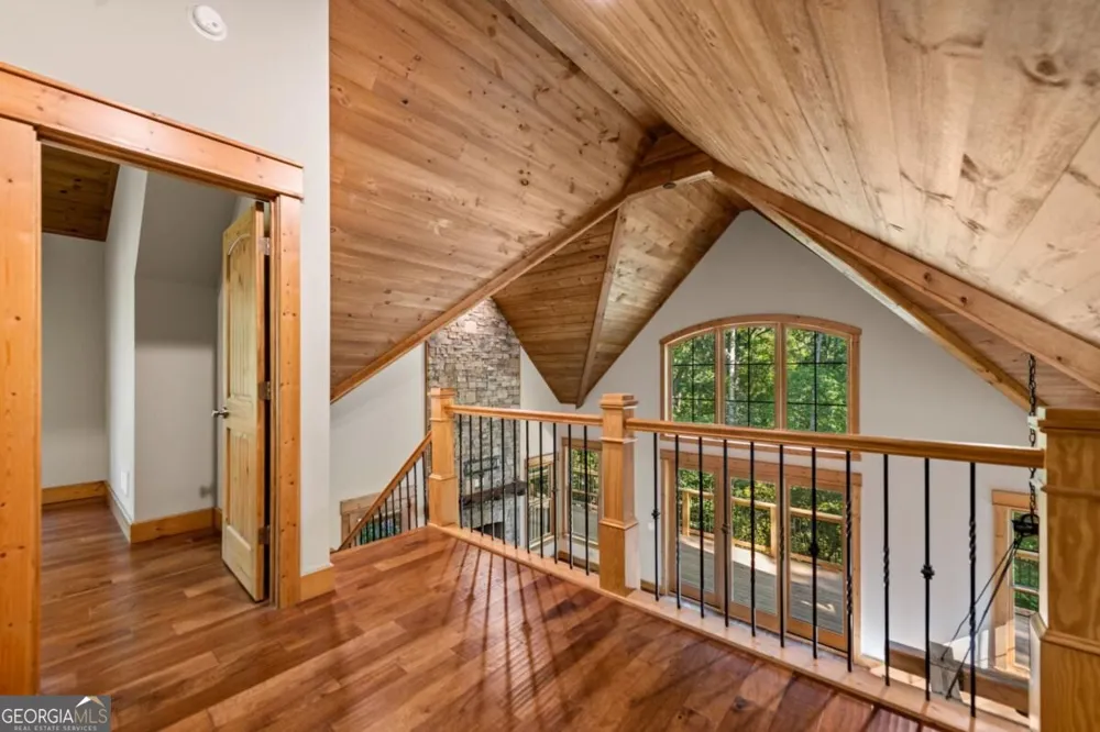 2634 Mountain Tops RD Blue Ridge, GA 30513