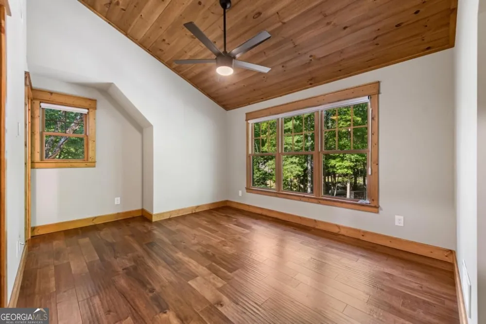 2634 Mountain Tops RD Blue Ridge, GA 30513