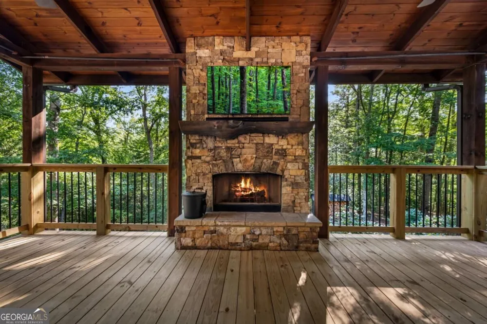2634 Mountain Tops RD Blue Ridge, GA 30513