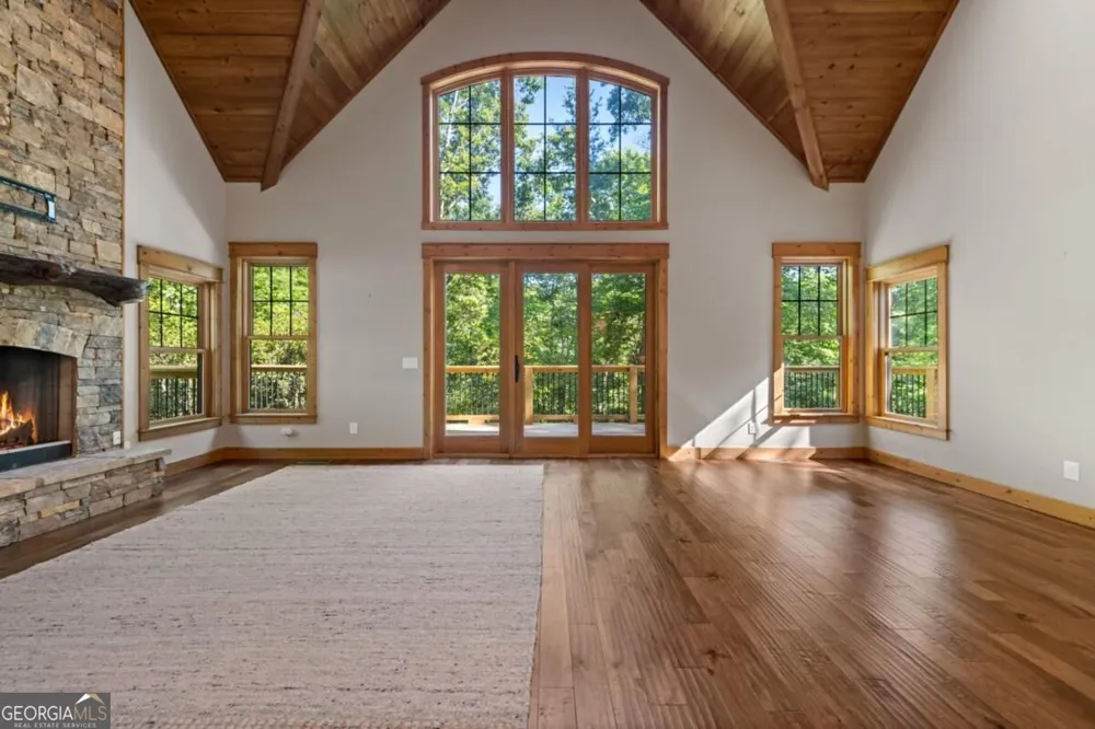 2634 Mountain Tops RD Blue Ridge, GA 30513